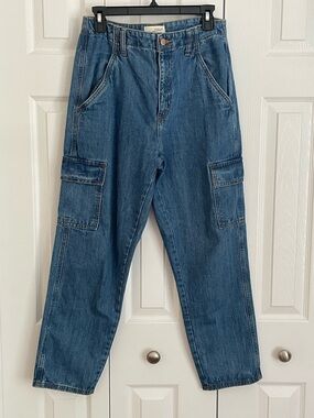 Universal Thread Light Blue Denim Jeans - Classic Label Detail